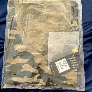 True Religion V-neck Med